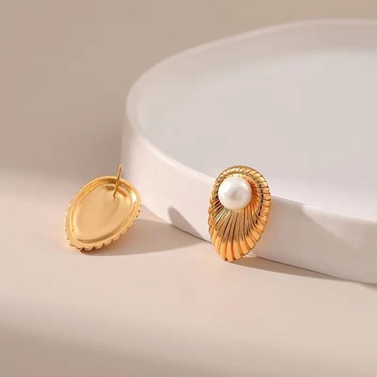 Golden Shell Pearl Studs-18K