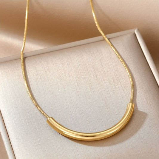 Sleek Curve Necklace