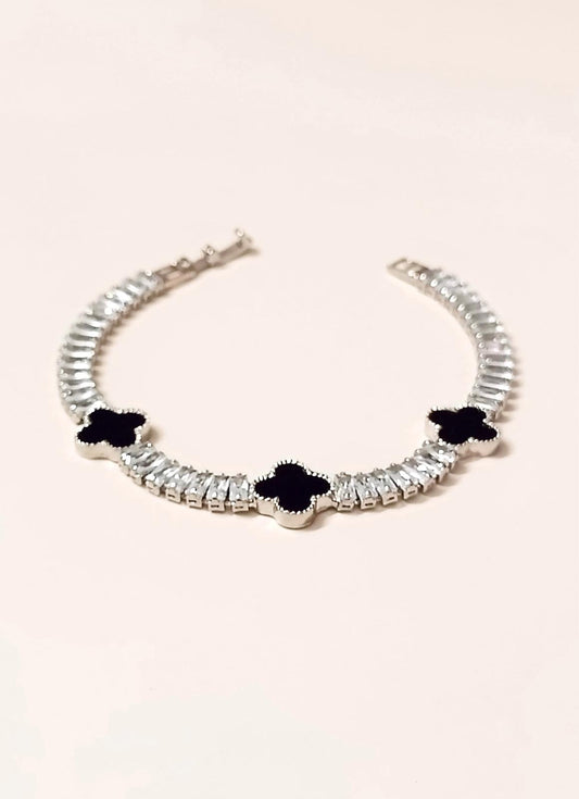 Chic Clover Bracelet - Glamoria