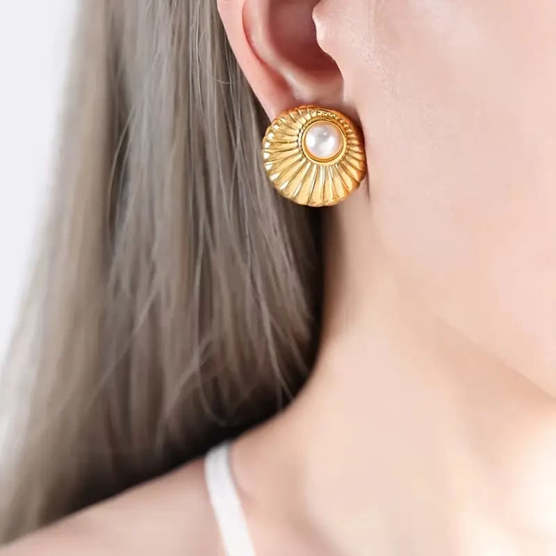 Retro Shell-Shaped Stainless Steel Ear Studs